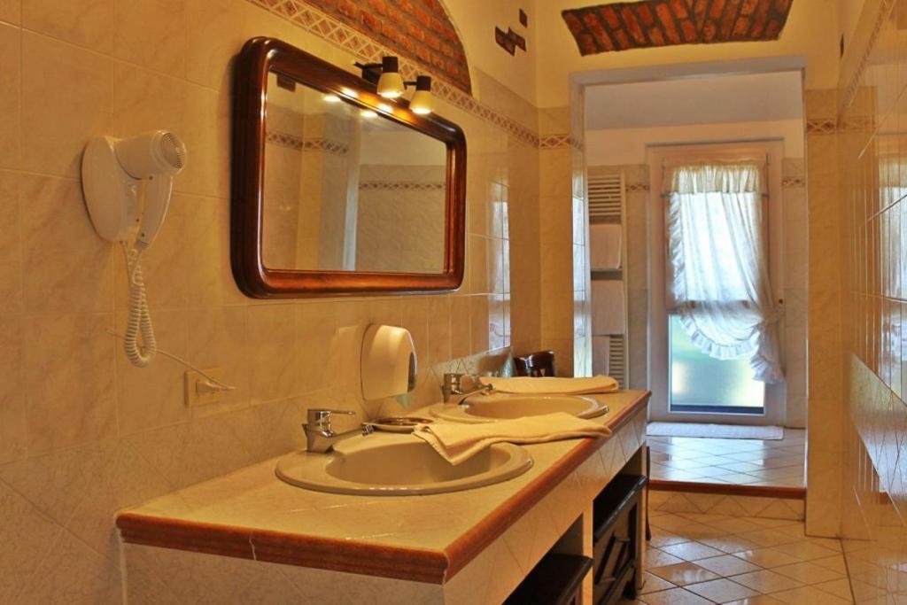 Hotel Ristorante La Torretta Bianzè Buitenkant foto