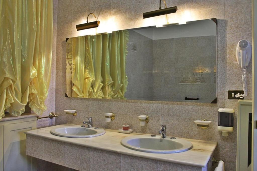 Hotel Ristorante La Torretta Bianzè Buitenkant foto