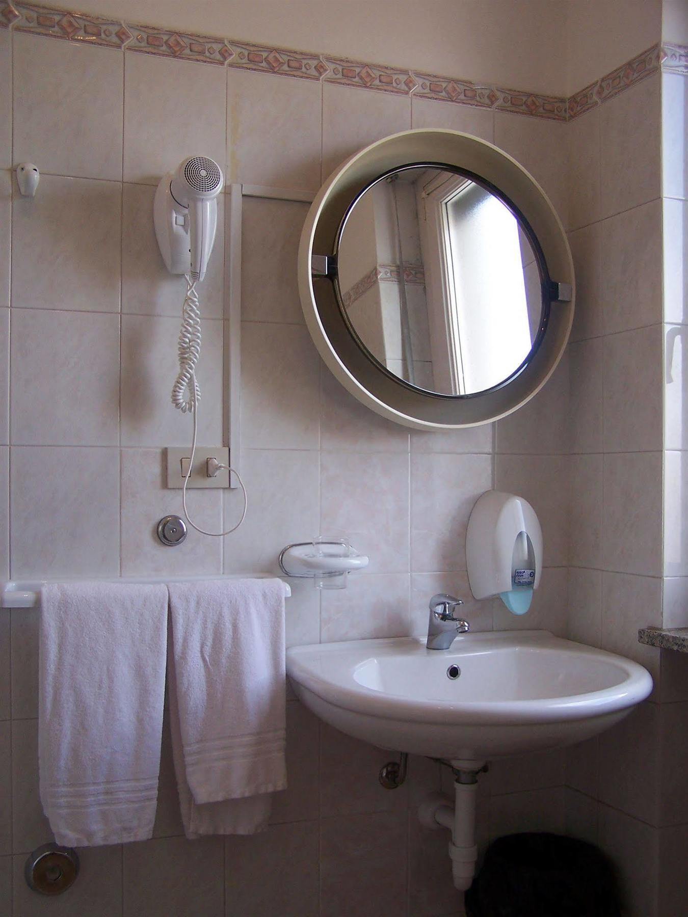 Hotel Ristorante La Torretta Bianzè Buitenkant foto